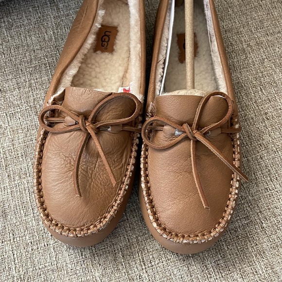 NEW UGG DELUXE LOAFER. CHESTNUT - Picture 4 of 7